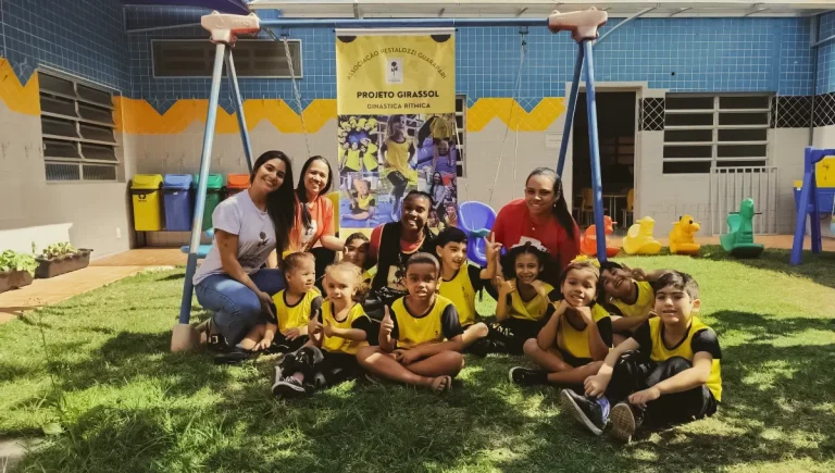 Crianças no Projeto Girassol na Associação Pestalozzi em Guarapari.
